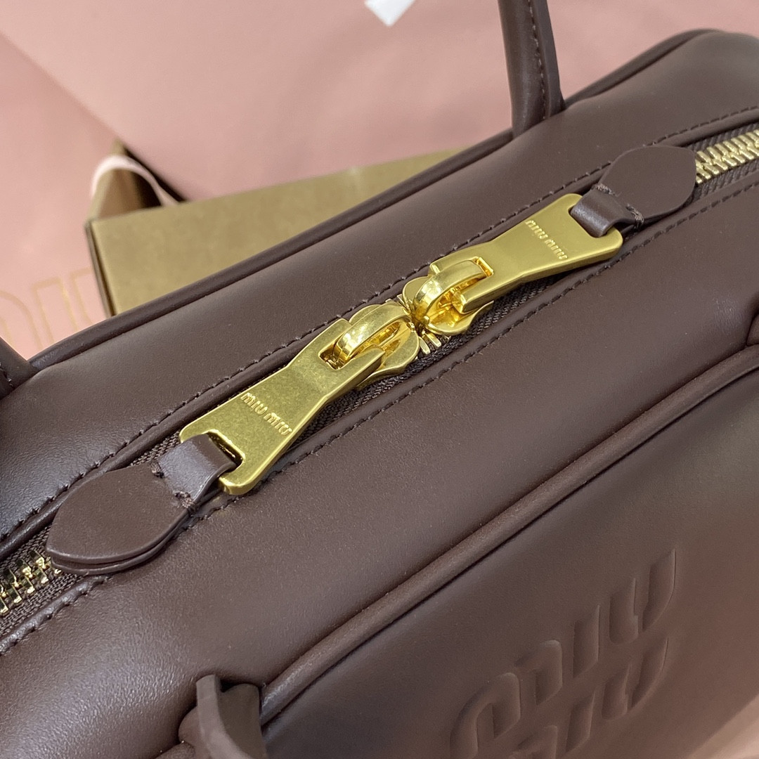 M1v M1v beau naplak leather bag 29x17x9cm