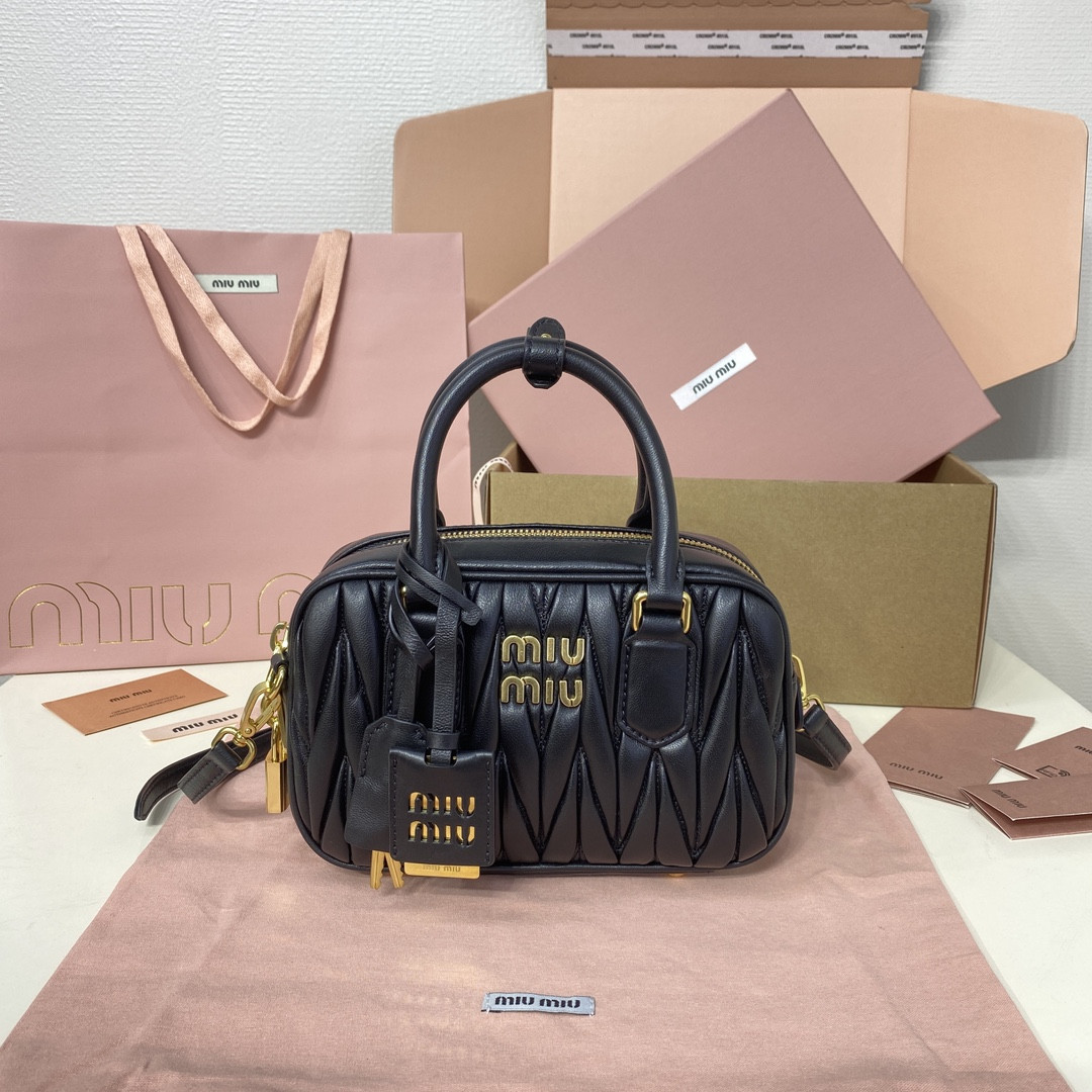 M1v M1v arcadie matelassé nappa leather bag 13x19x6cm