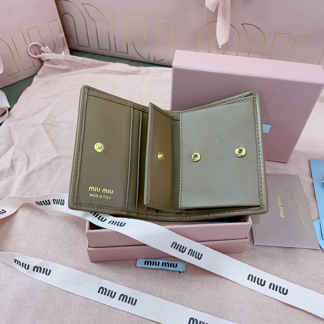 M1v M1v small matelassé nappa leather wallet 11.2x8.5cm