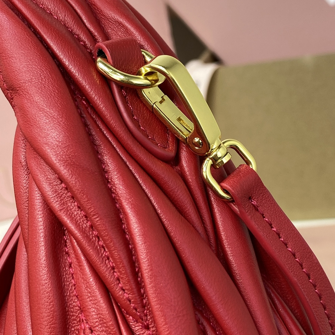 M1v M1v wander matelassé nappa leather hobo bag 17x20x6cm