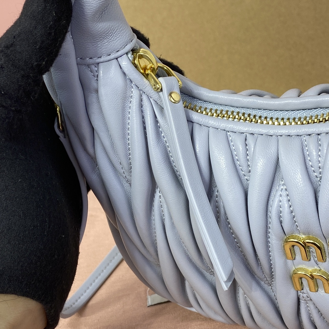 M1v M1v wander matelassé nappa leather hobo bag 17x20x6cm