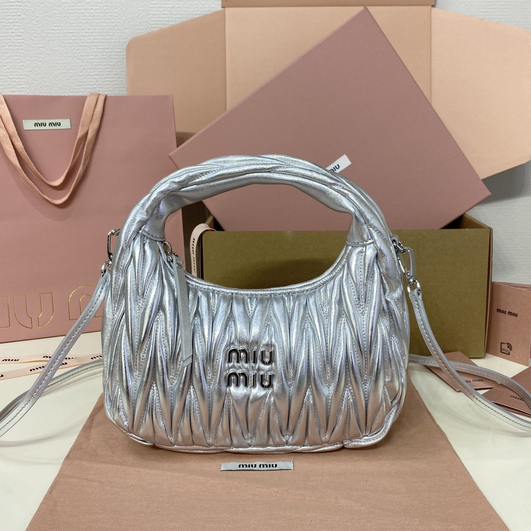 M1v M1v wander matelassé nappa leather hobo bag 17x20x6cm