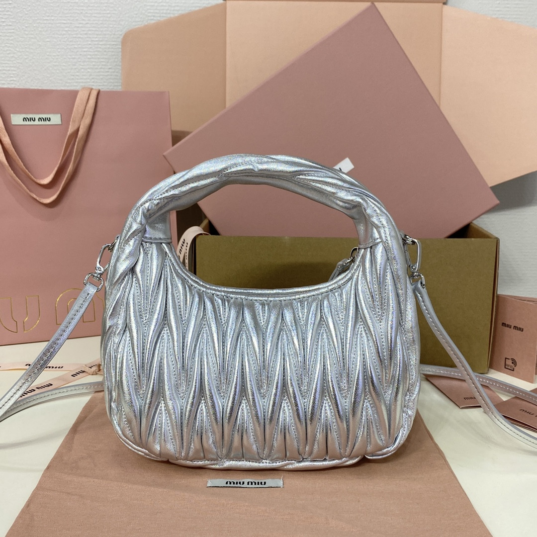 M1v M1v wander matelassé nappa leather hobo bag 17x20x6cm