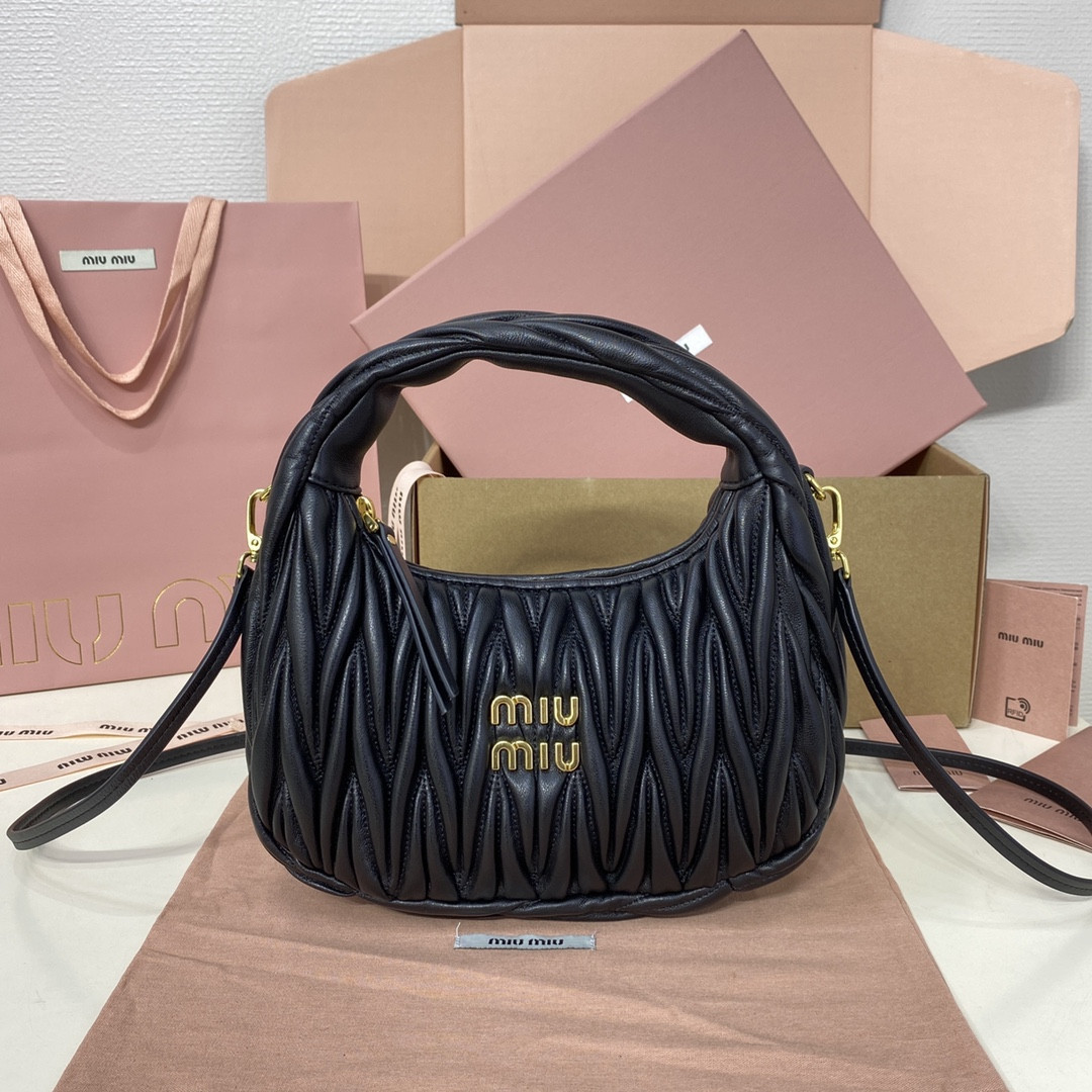M1v M1v wander matelassé nappa leather hobo bag 17x20x6cm