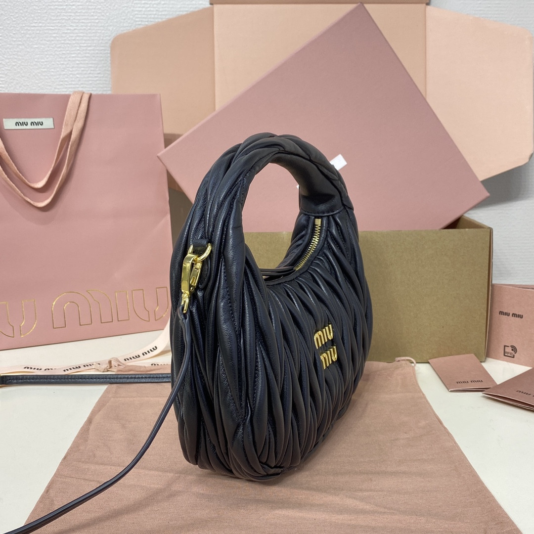 M1v M1v wander matelassé nappa leather hobo bag 17x20x6cm