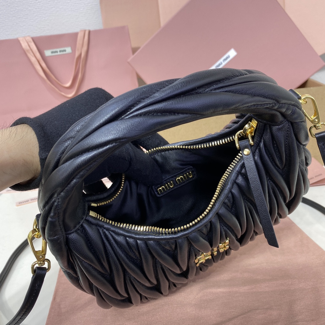 M1v M1v wander matelassé nappa leather hobo bag 17x20x6cm