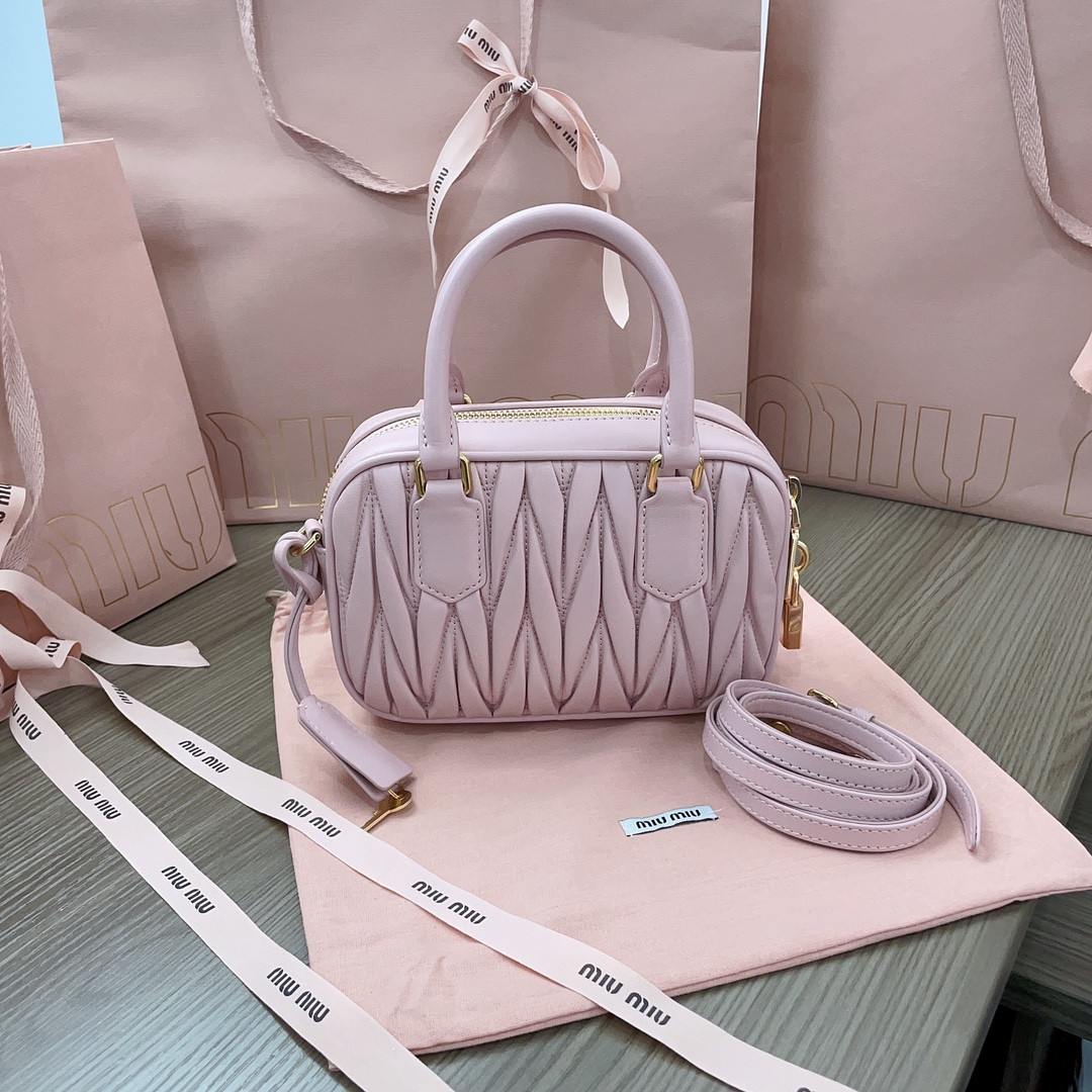 M1v M1v arcadie matelassé nappa leather bag 13x19x6cm