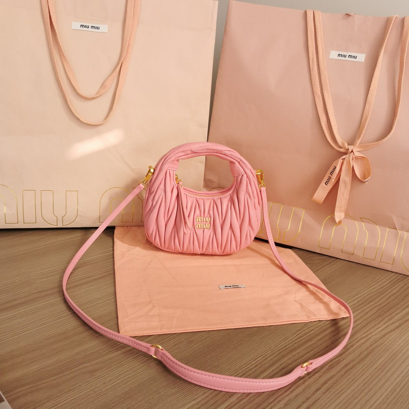 M1v M1v wander matelassé nappa leather hobo mini-bag 14x17.5x5.5cm