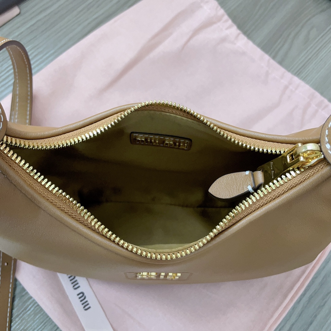 M1v M1v hobo bag 20x17x6cm