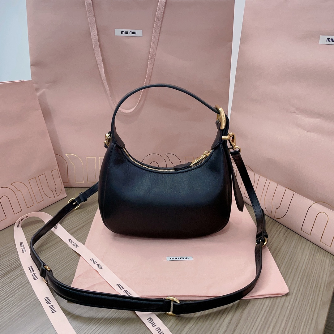 M1v M1v hobo bag 20x17x6cm