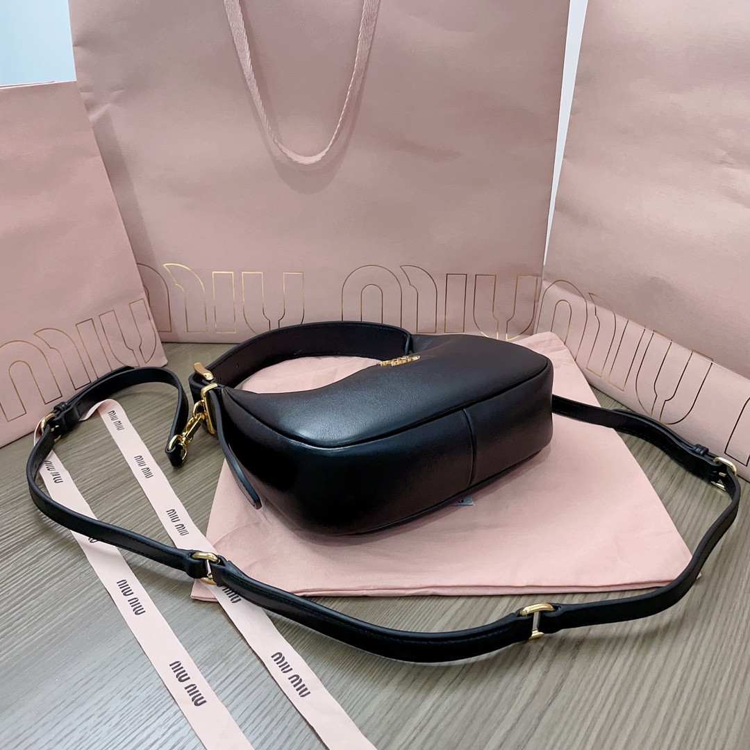 M1v M1v hobo bag 20x17x6cm