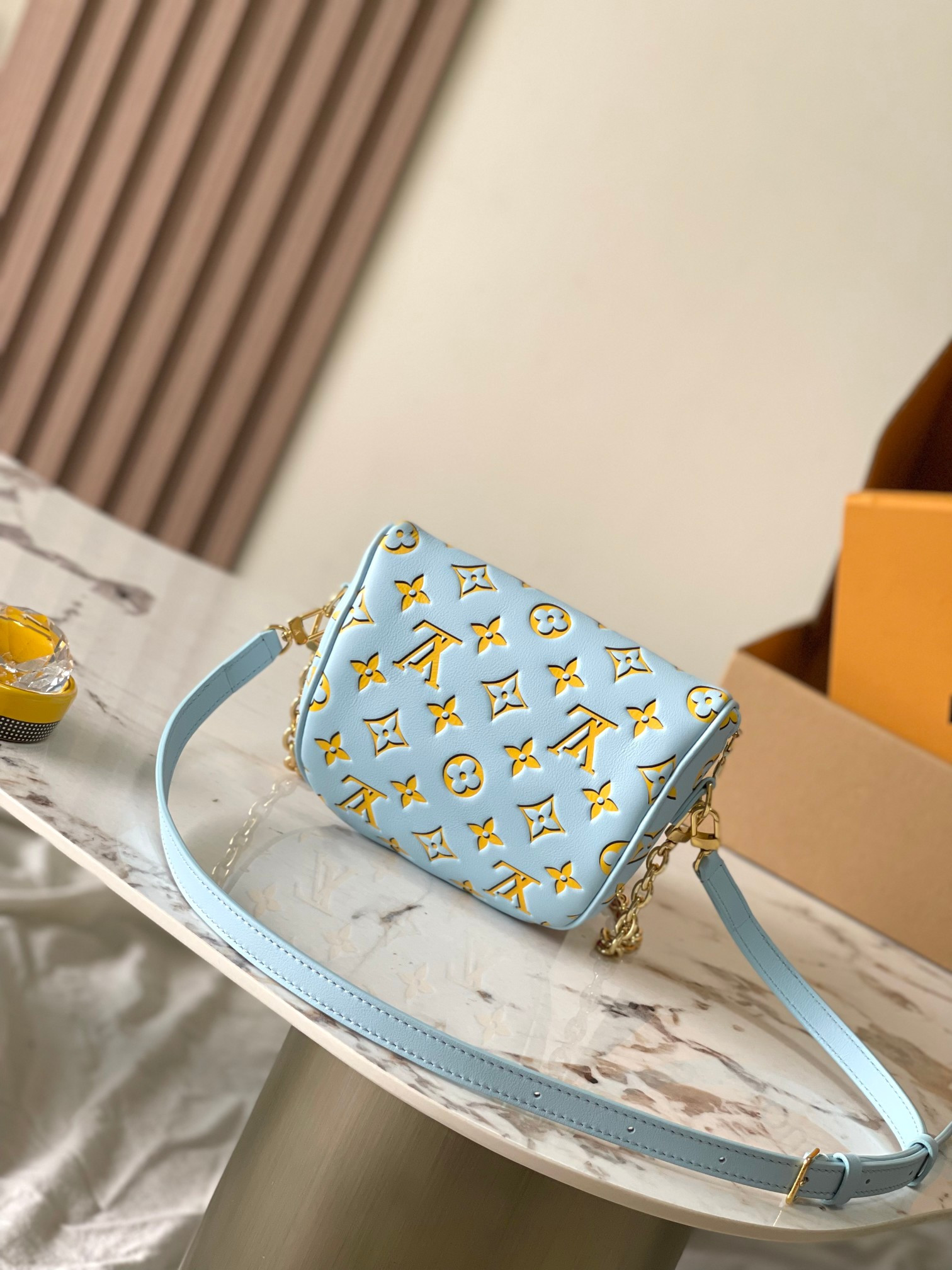 LV Mini Bumbag M83694 17x12x9.5cm