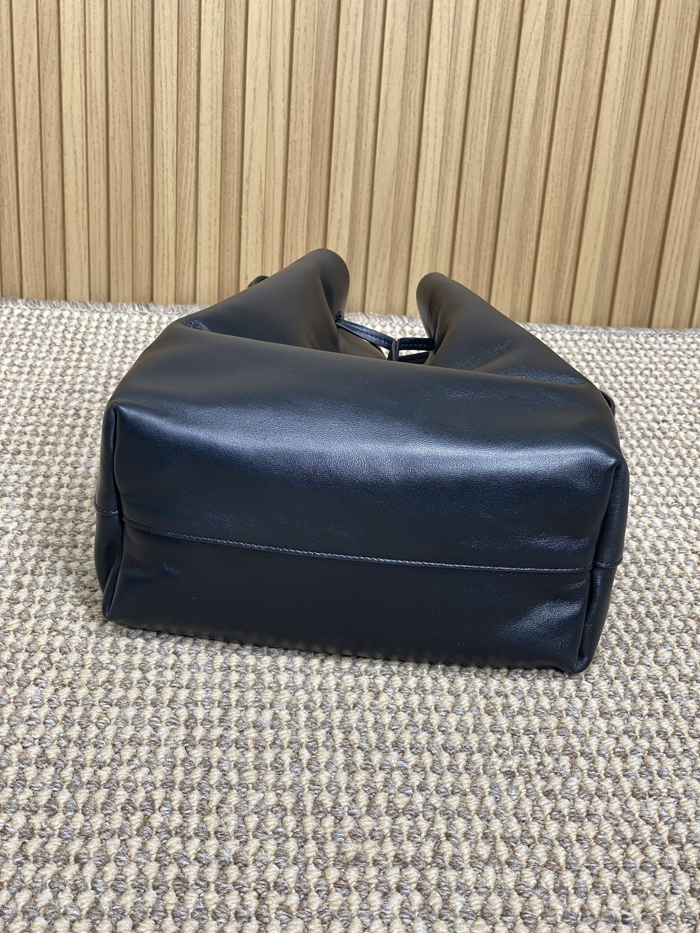 Y*L paris vii pochon in lambskin 24x30x12cm