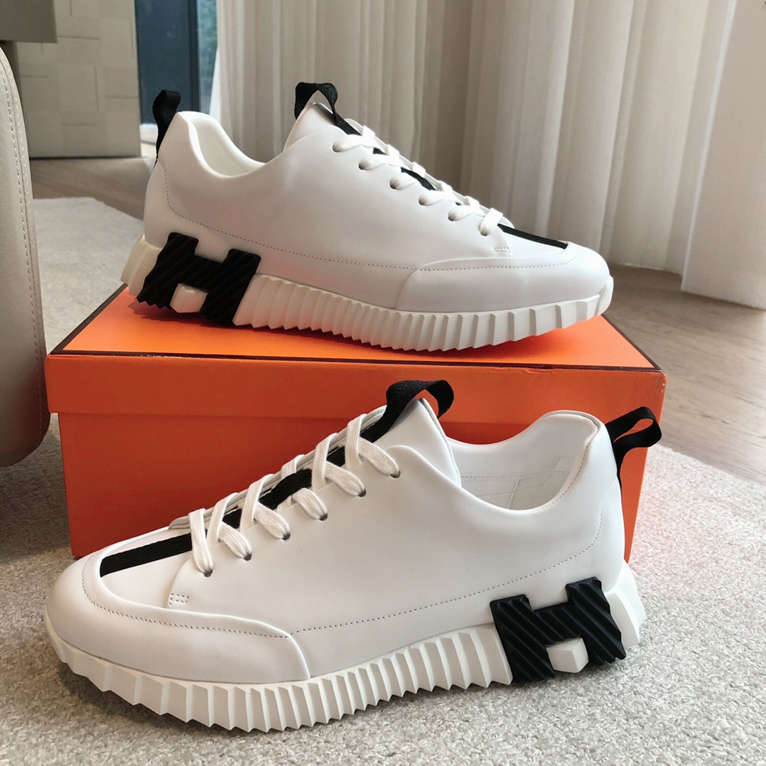 ua H**me5 bouncing sneaker