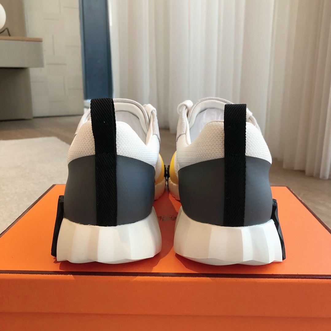 ua H**me5 bouncing sneaker