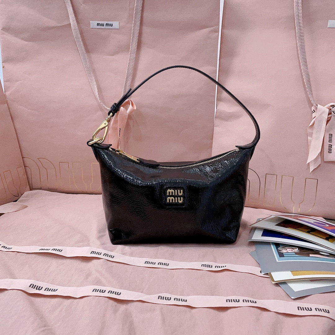 MIU MIU Naplak patent leather pouch 14x18.5x10cm