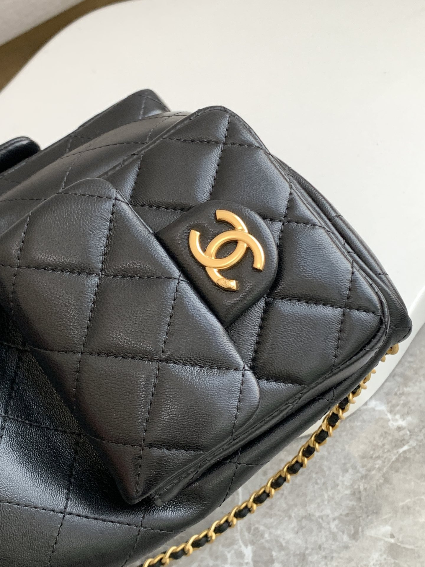 Ch*el backpack shiny lambskin 24.5x18x8cm