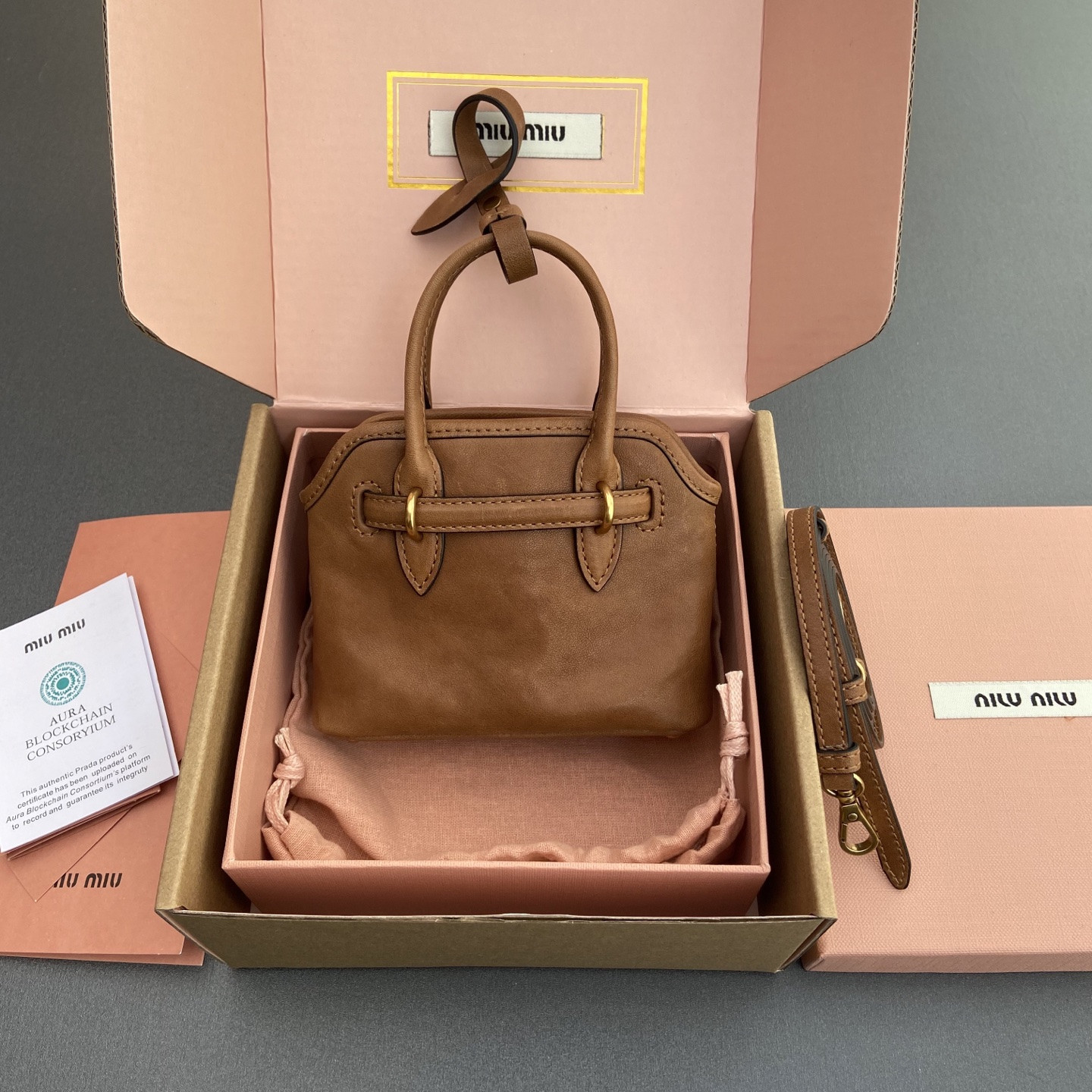 m1v m1v aventure nappa micro leather tR1ck 9.5x12x2.5cm