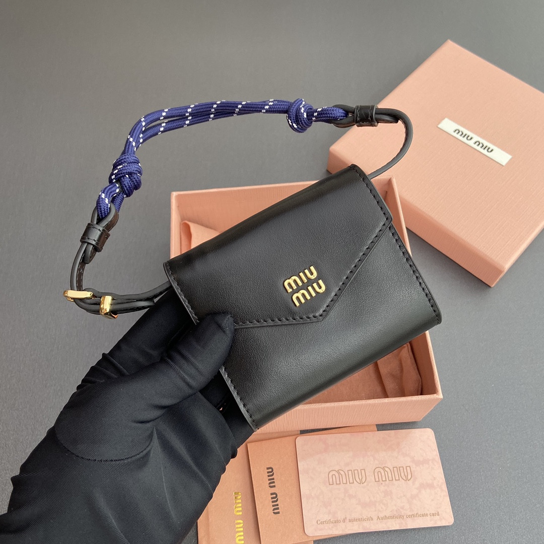 M1v M1v leather shoulder wallet 8.5x10.5x2cm