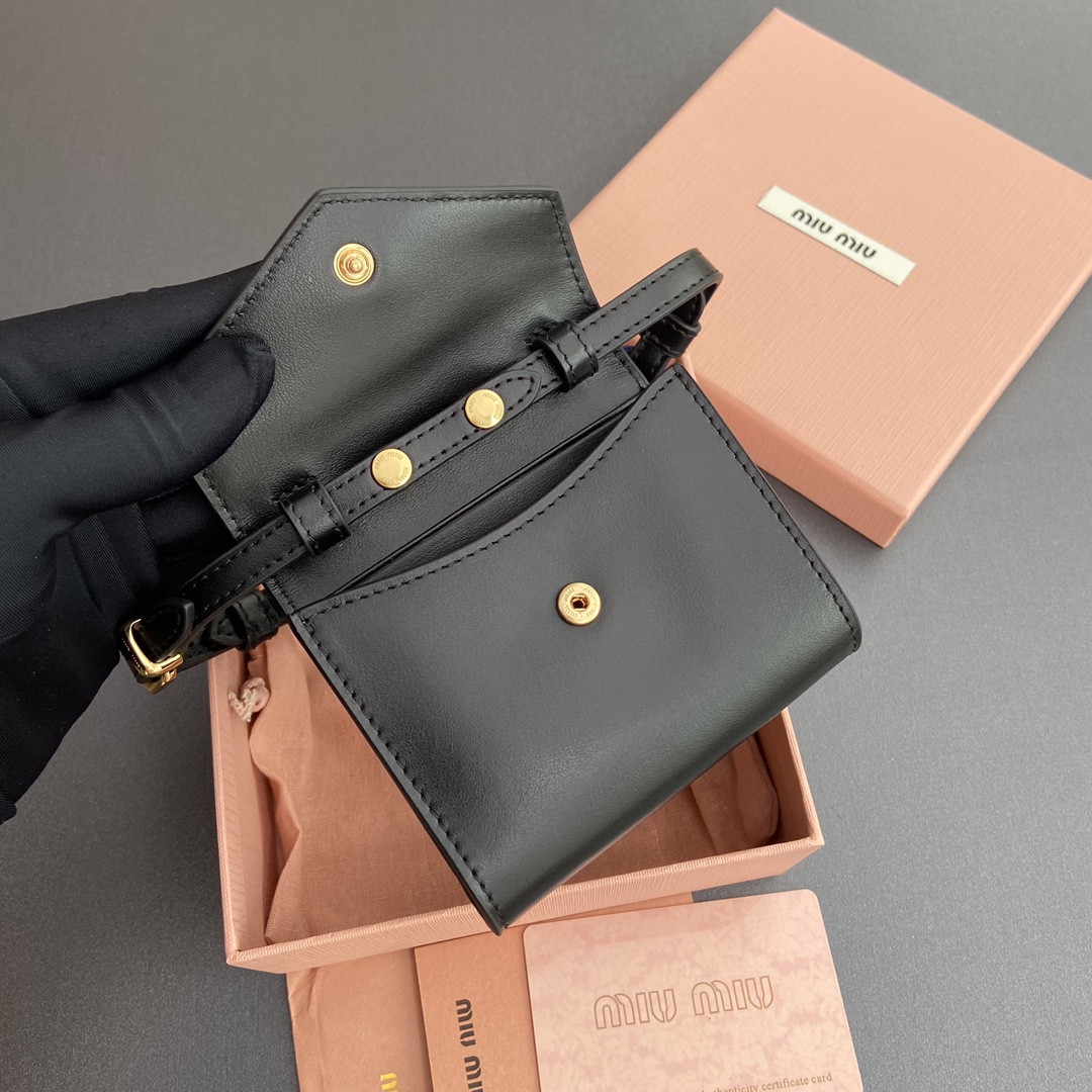 M1v M1v leather shoulder wallet 8.5x10.5x2cm