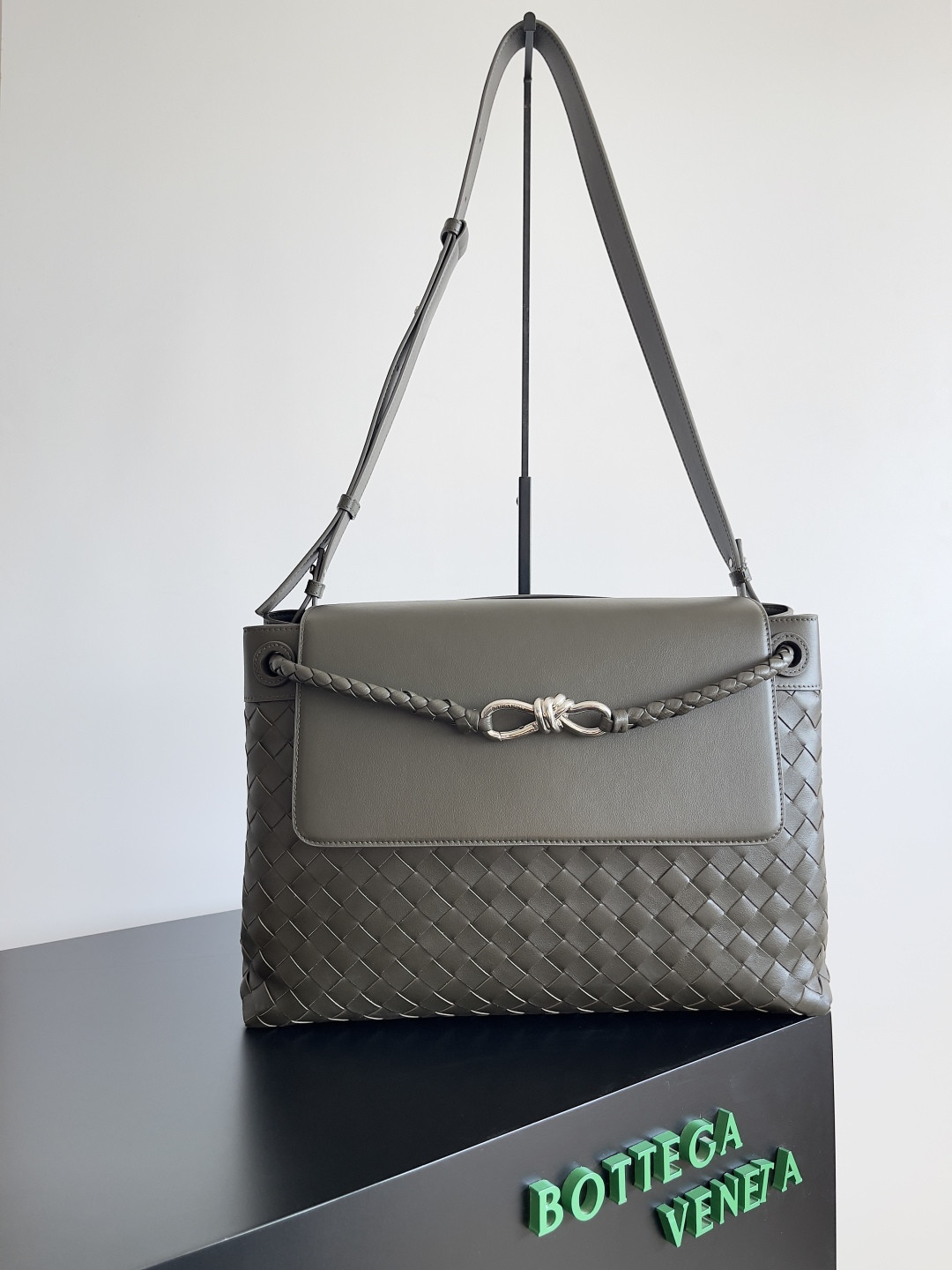 bo*te*ga Ve*ne*ta medium andiamo messenger 37x26x13cm