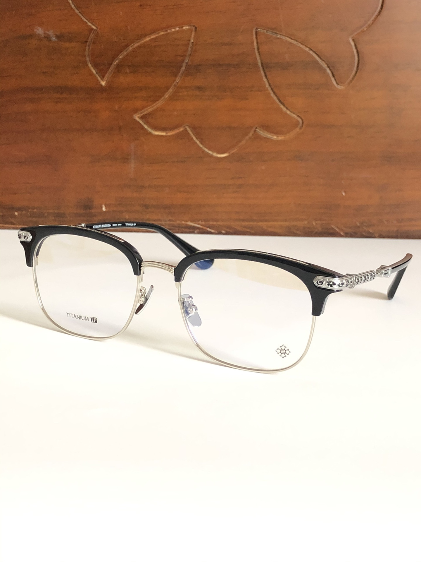 Ch**me He**ts glasses vertical smile i 57-19-148
