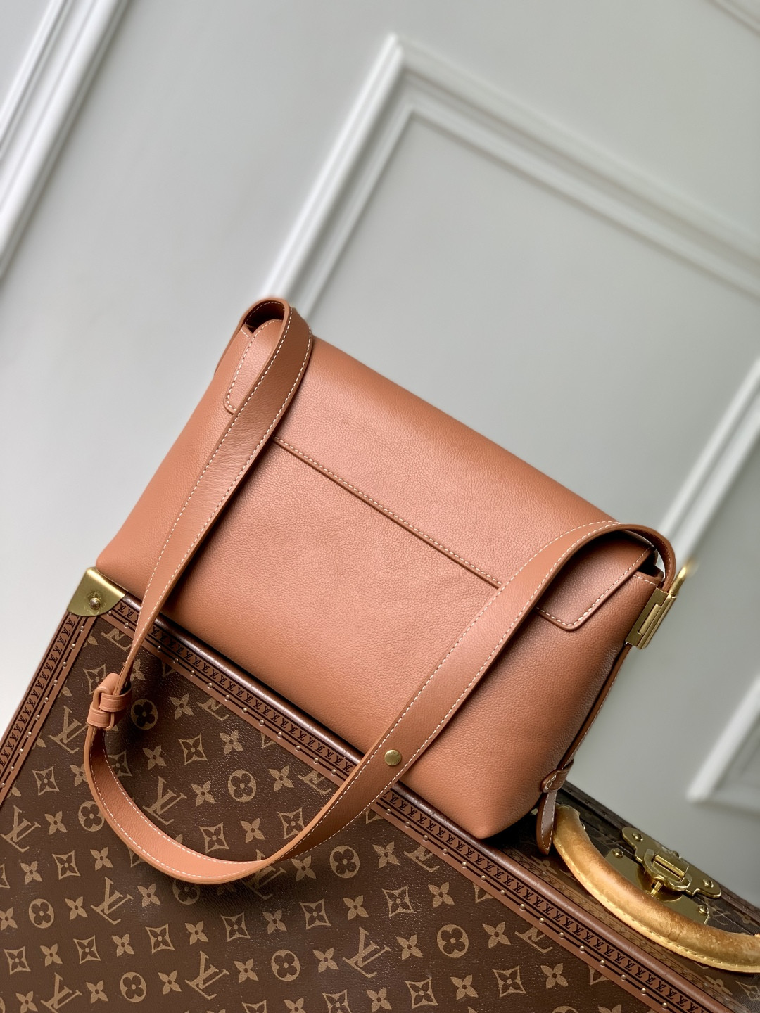LV Messenger Bag M13151 30x18x12cm