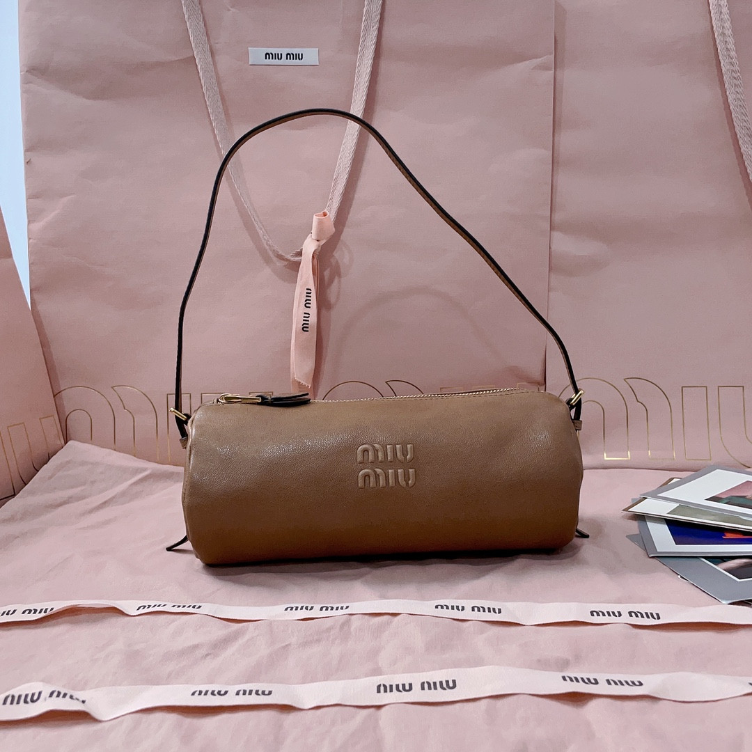 M1v M1v nappa leather pouch 22x9x9cm