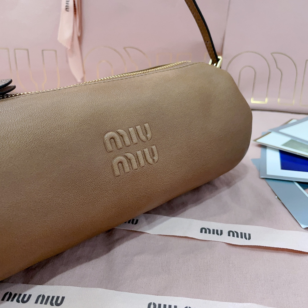 M1v M1v nappa leather pouch 22x9x9cm