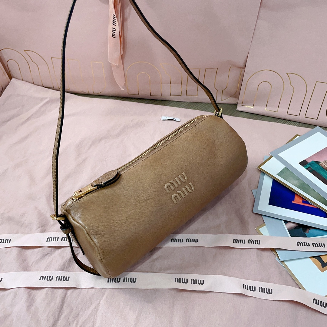 M1v M1v nappa leather pouch 22x9x9cm