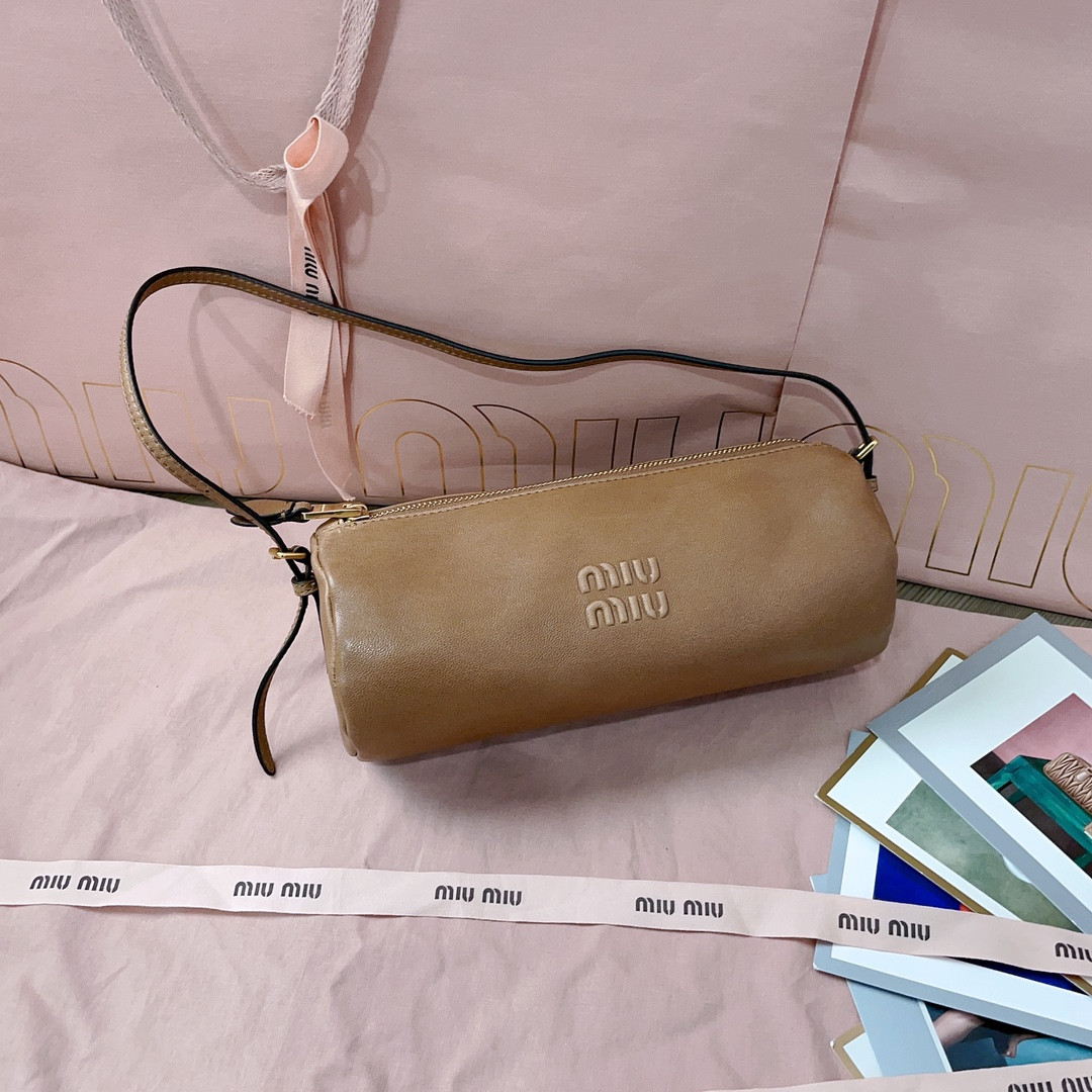 M1v M1v nappa leather pouch 22x9x9cm
