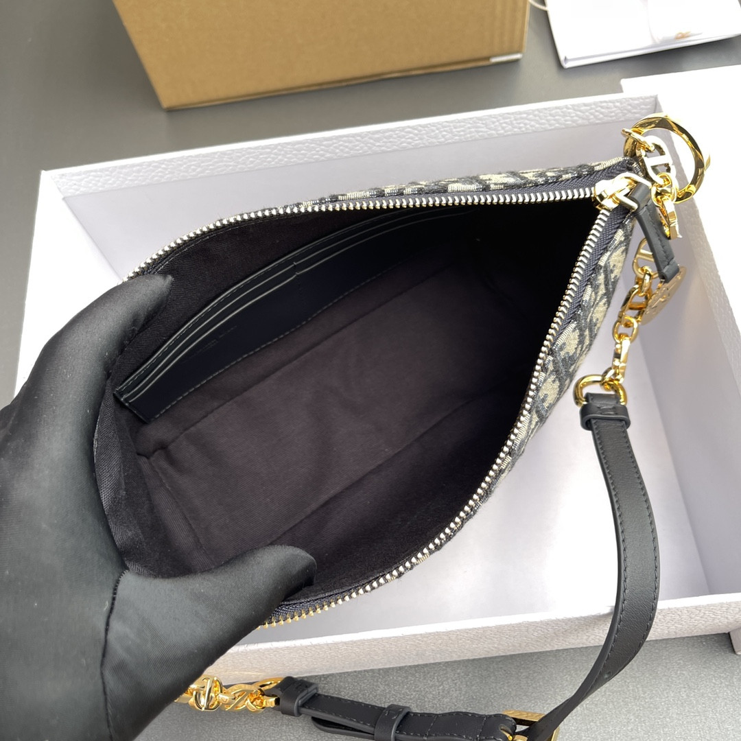 D*or D*orstar hobo bag 22 x 14.5 x 10 cm