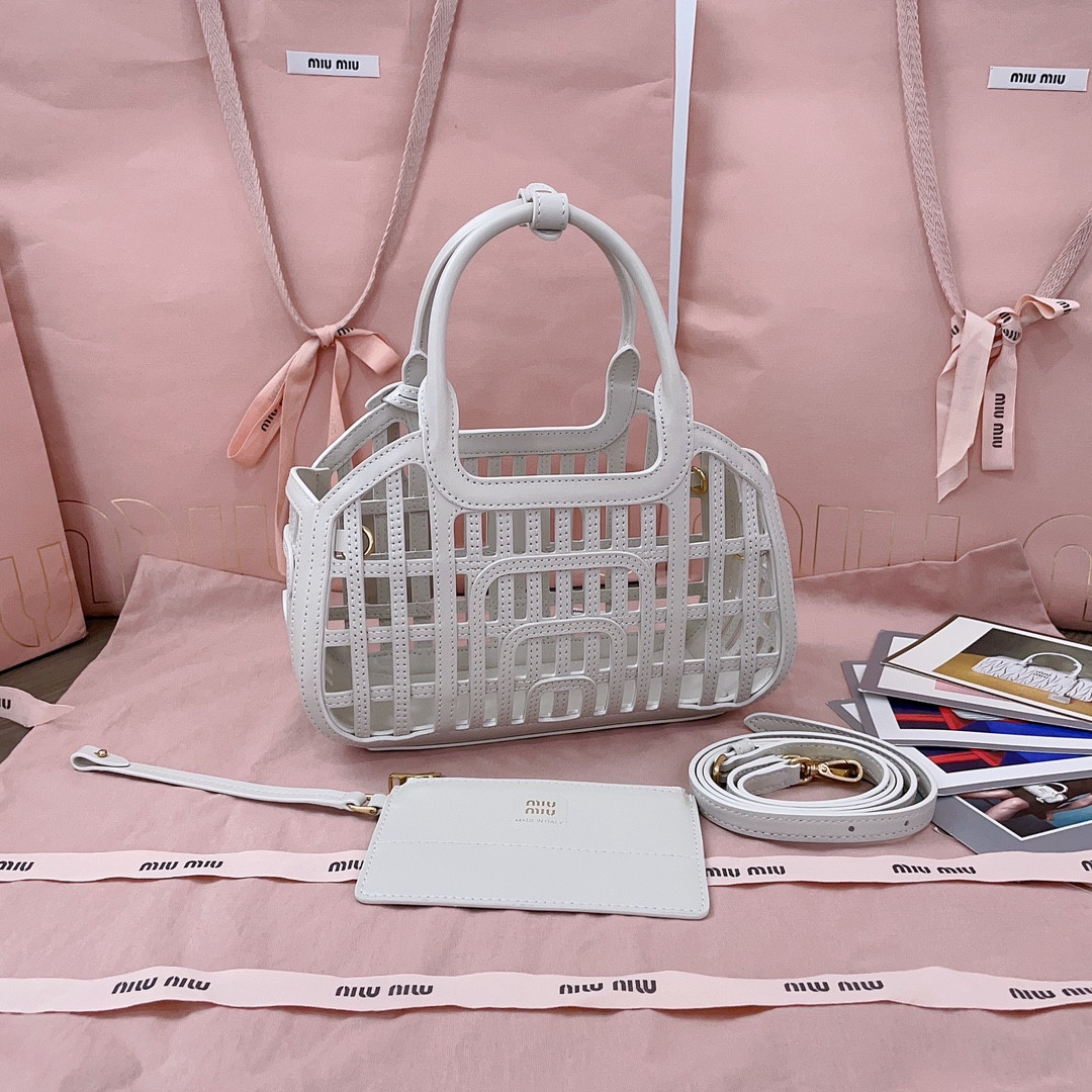 Miu Miu Leather basket 12.5x24x9cm