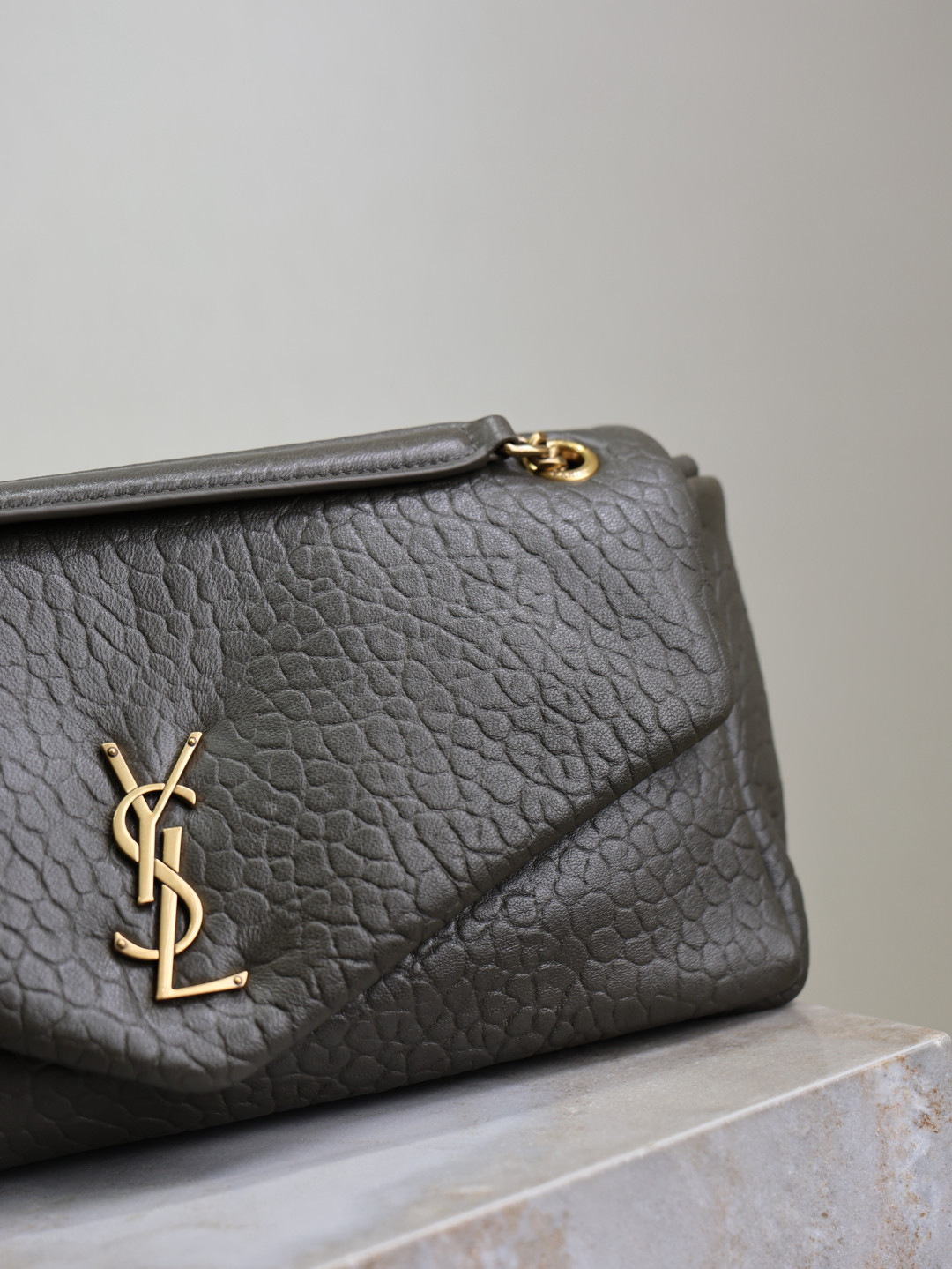 Y*L calypso medium in grained lambskin 800916 30x15x7.5cm