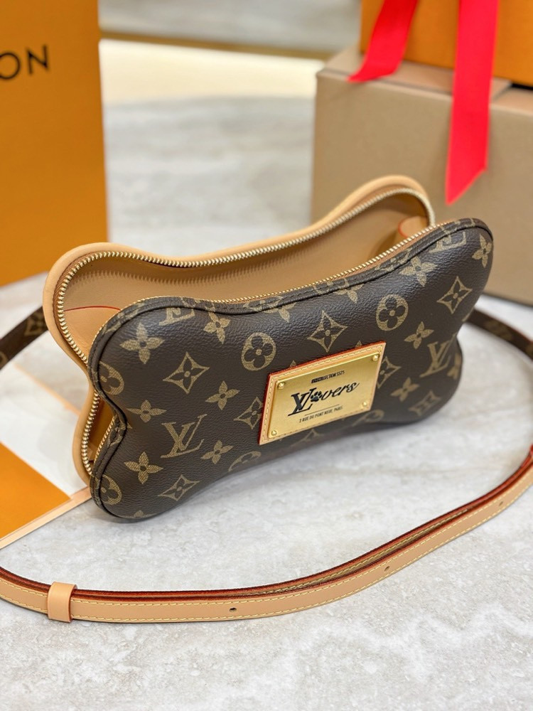LV Bone Wearable Wallet M12615 24x14x6cm