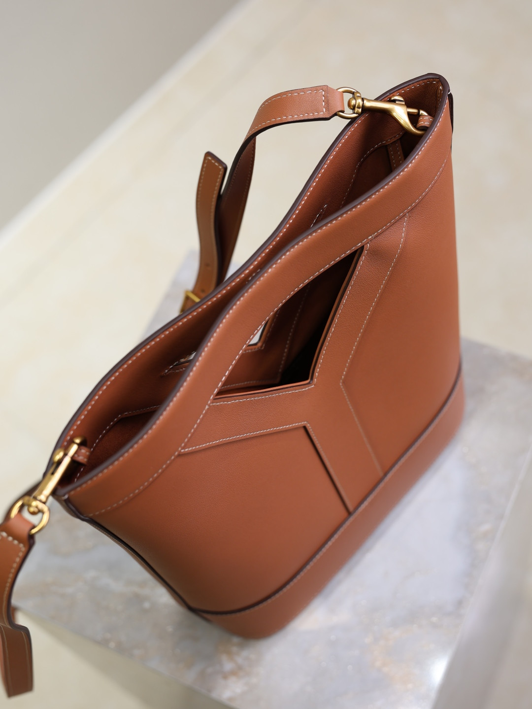 Y*L y small bucket in leather 23x29.5x3-8.5cm