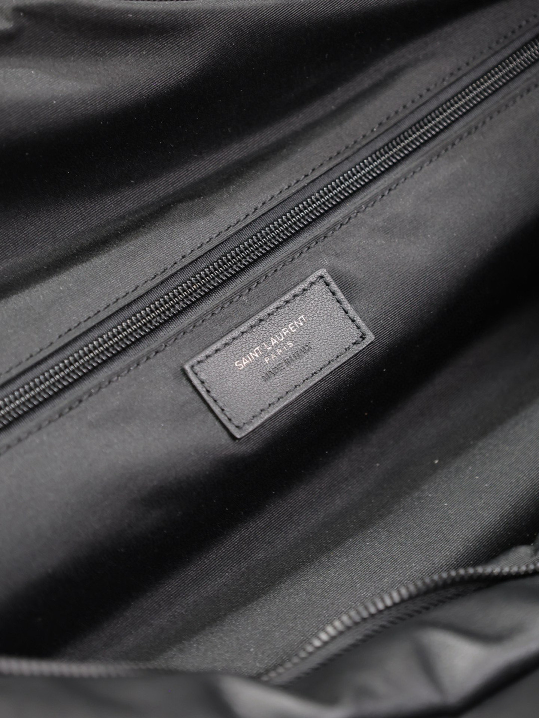 y*l Sa**t Lau*nt duffle in lambskin 53x24x22cm