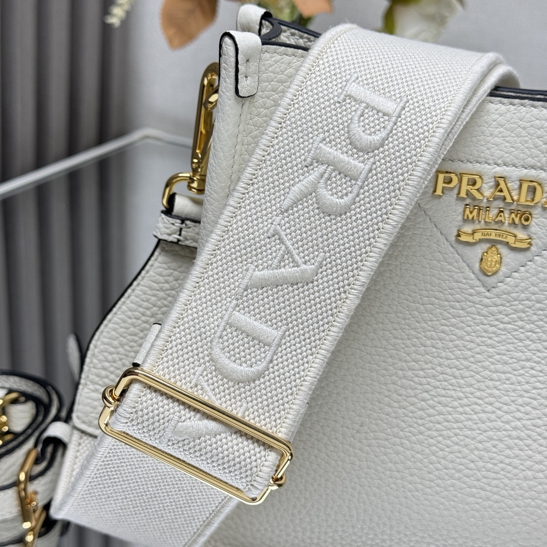 Pra*a leather mini shoulder bag 20x19x6cm