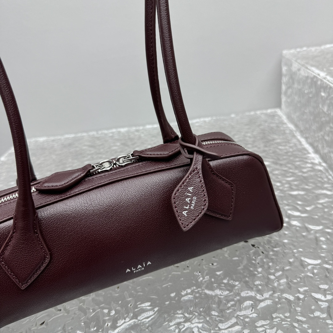 A1a1a LE TECKEL SMALL BAG IN LEATHER 27x9x8cm