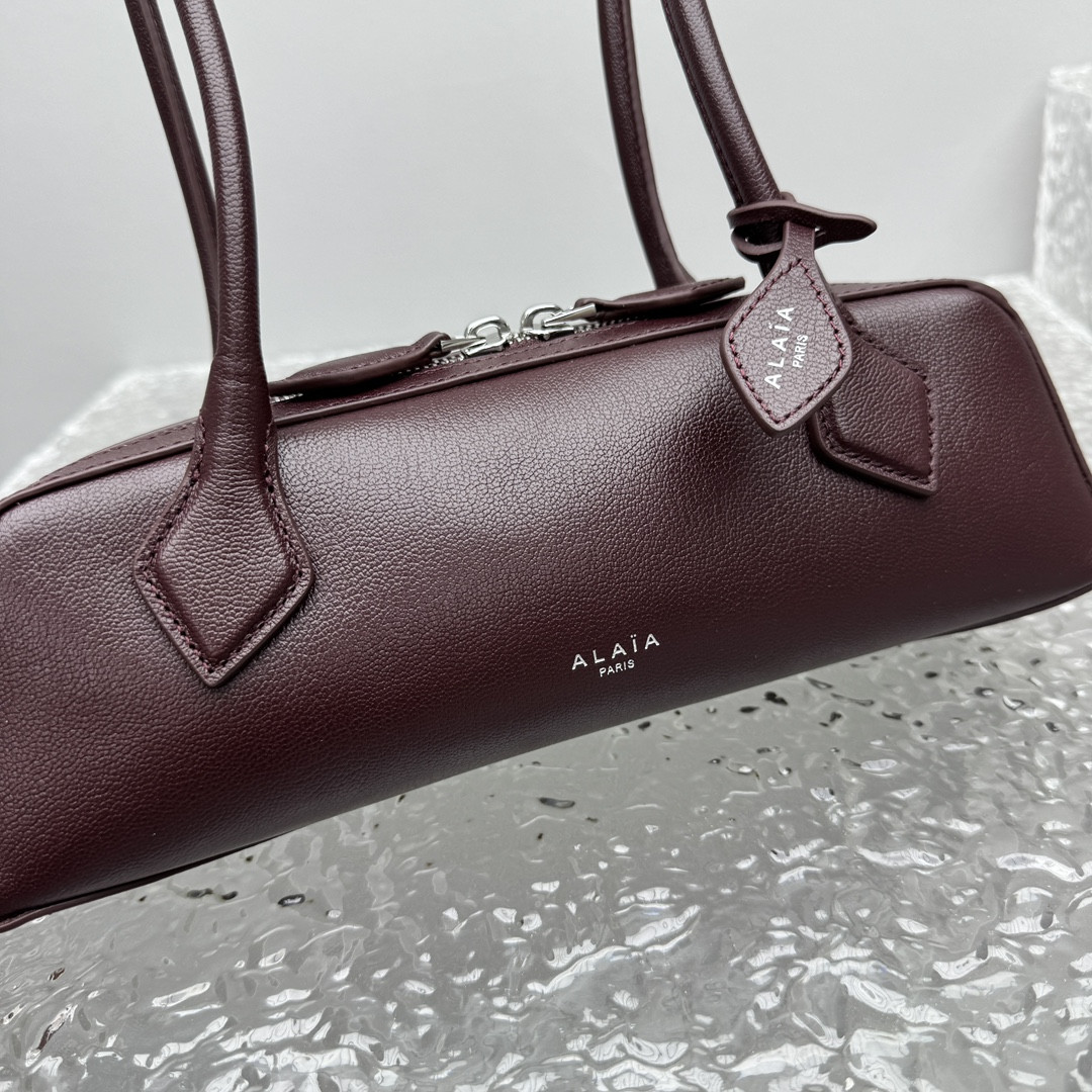 A1a1a LE TECKEL SMALL BAG IN LEATHER 27x9x8cm