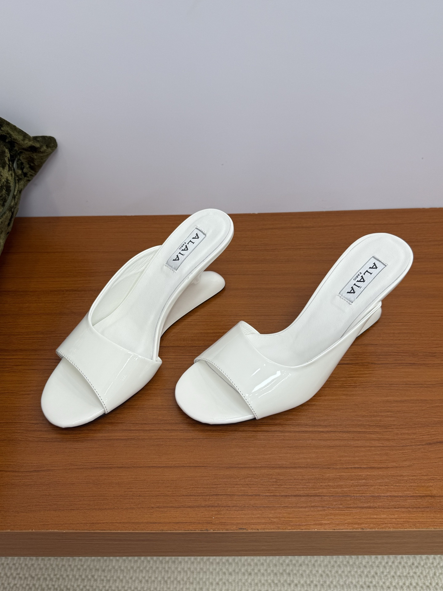 ua A1a1a wedge sandals