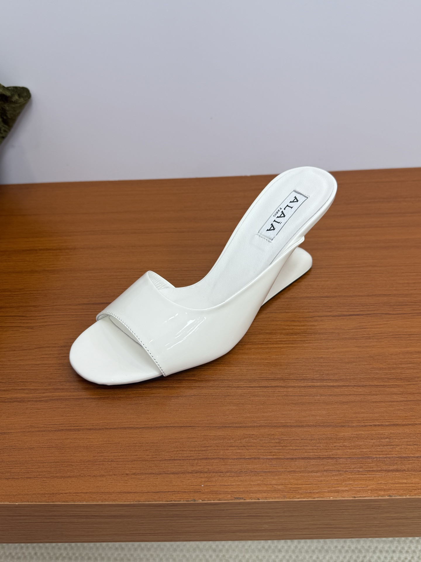 ua A1a1a wedge sandals