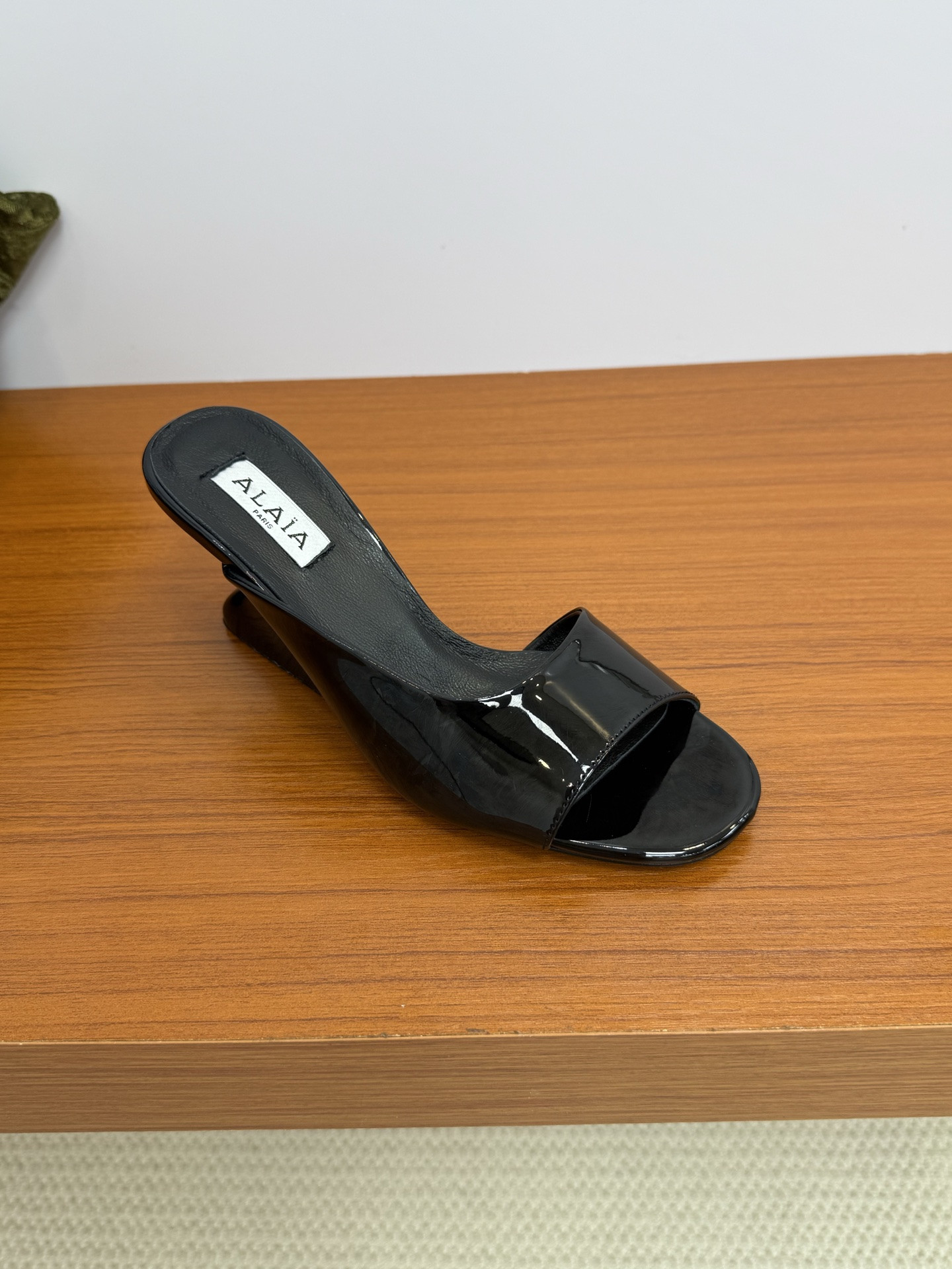 ua A1a1a wedge sandals