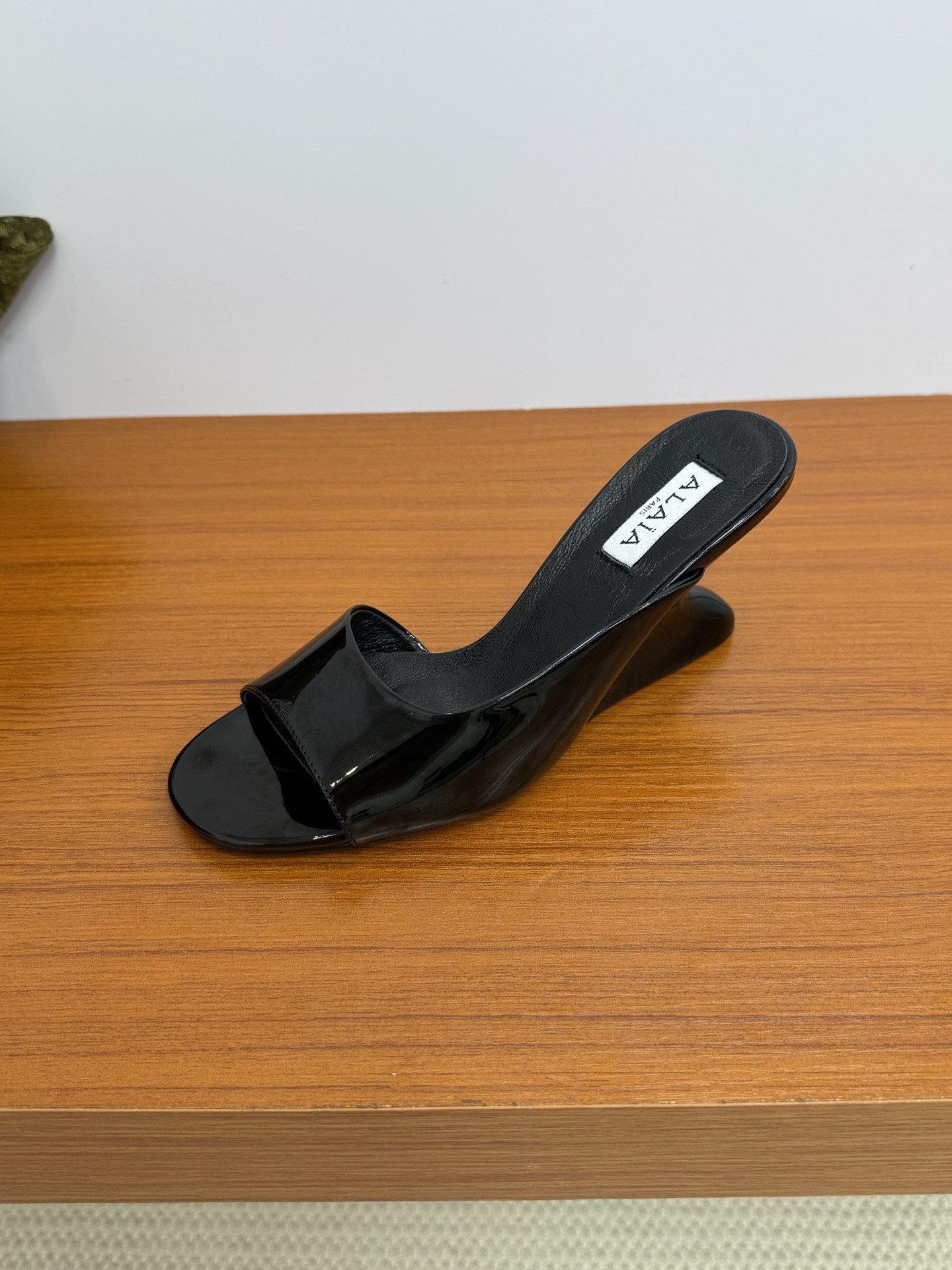 ua A1a1a wedge sandals