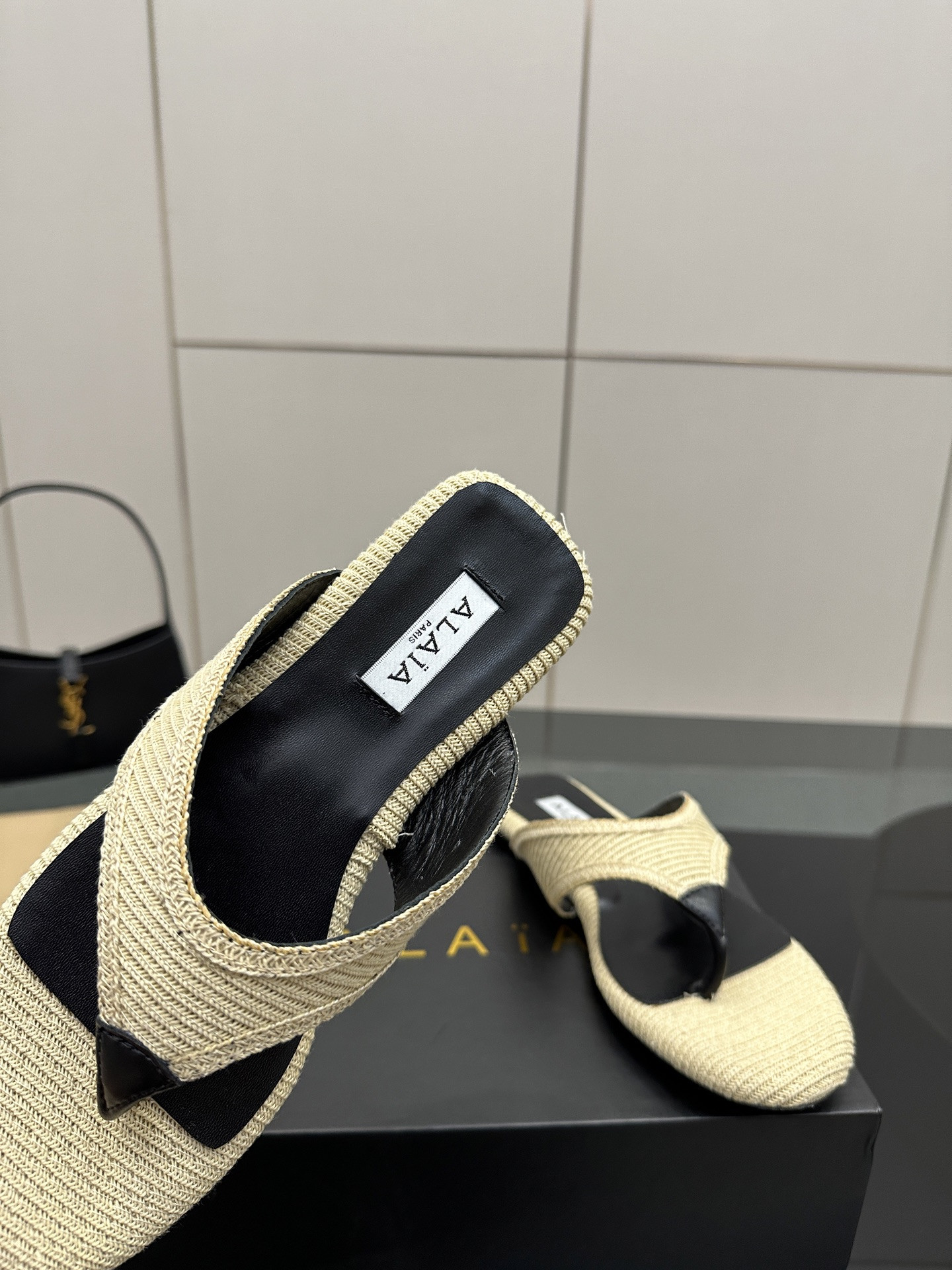 ua a1a1a triangle flat slides(cusT0mized size 7-10 days production time)