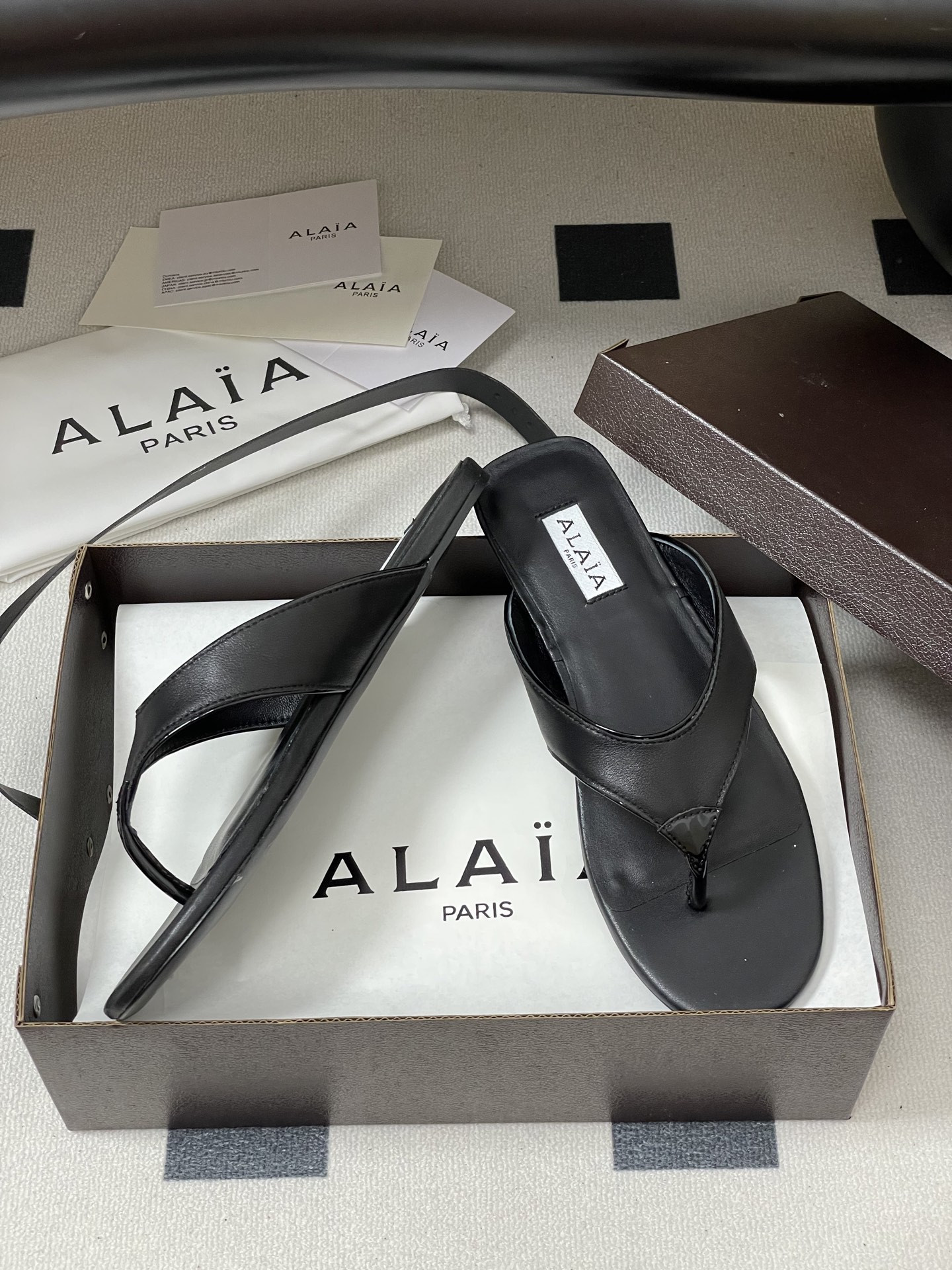 ua a1a1a triangle flat slides(cusT0mized size 7-10 days production time)