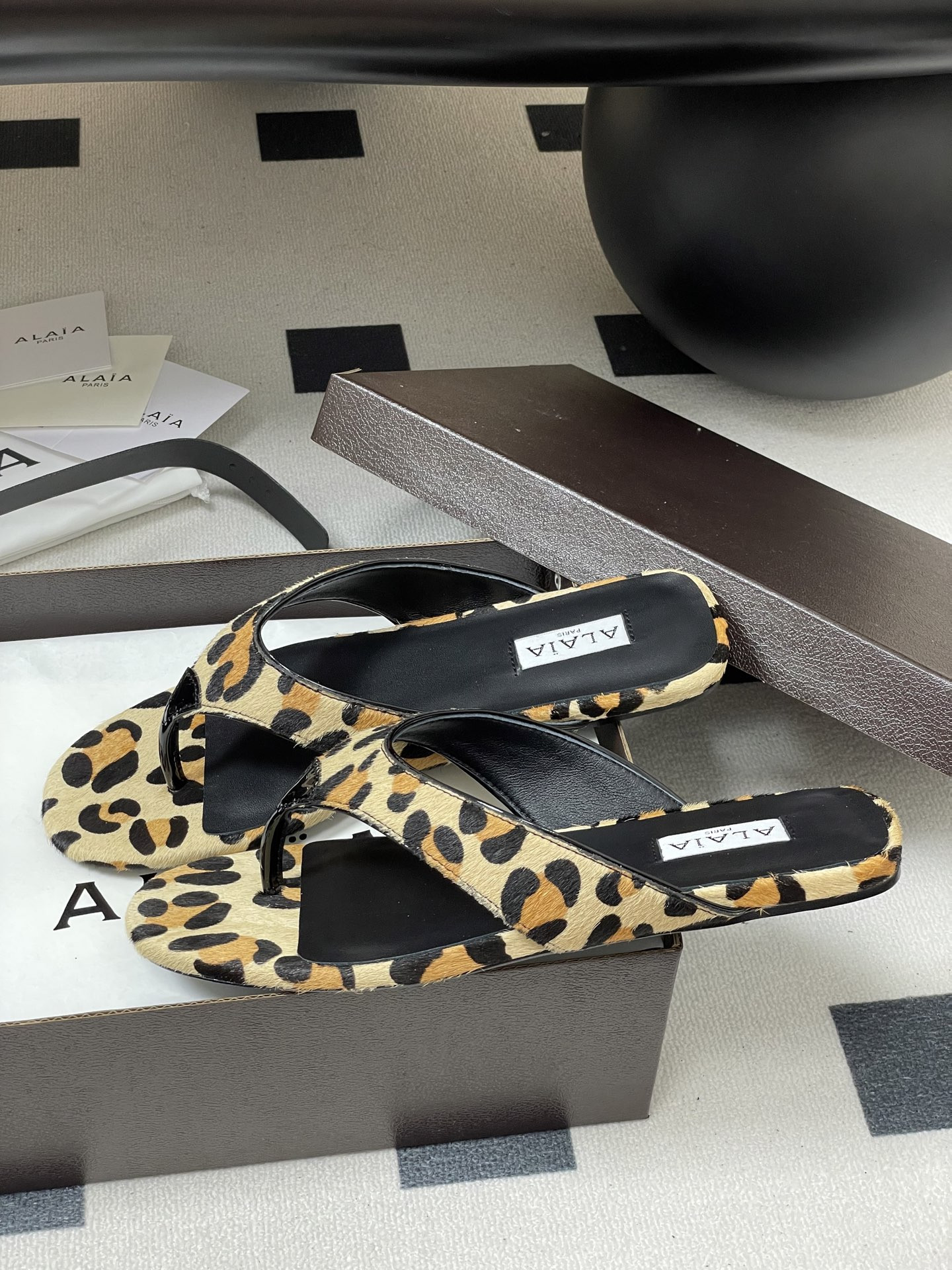 ua a1a1a triangle flat slides(cusT0mized size 7-10 days production time)