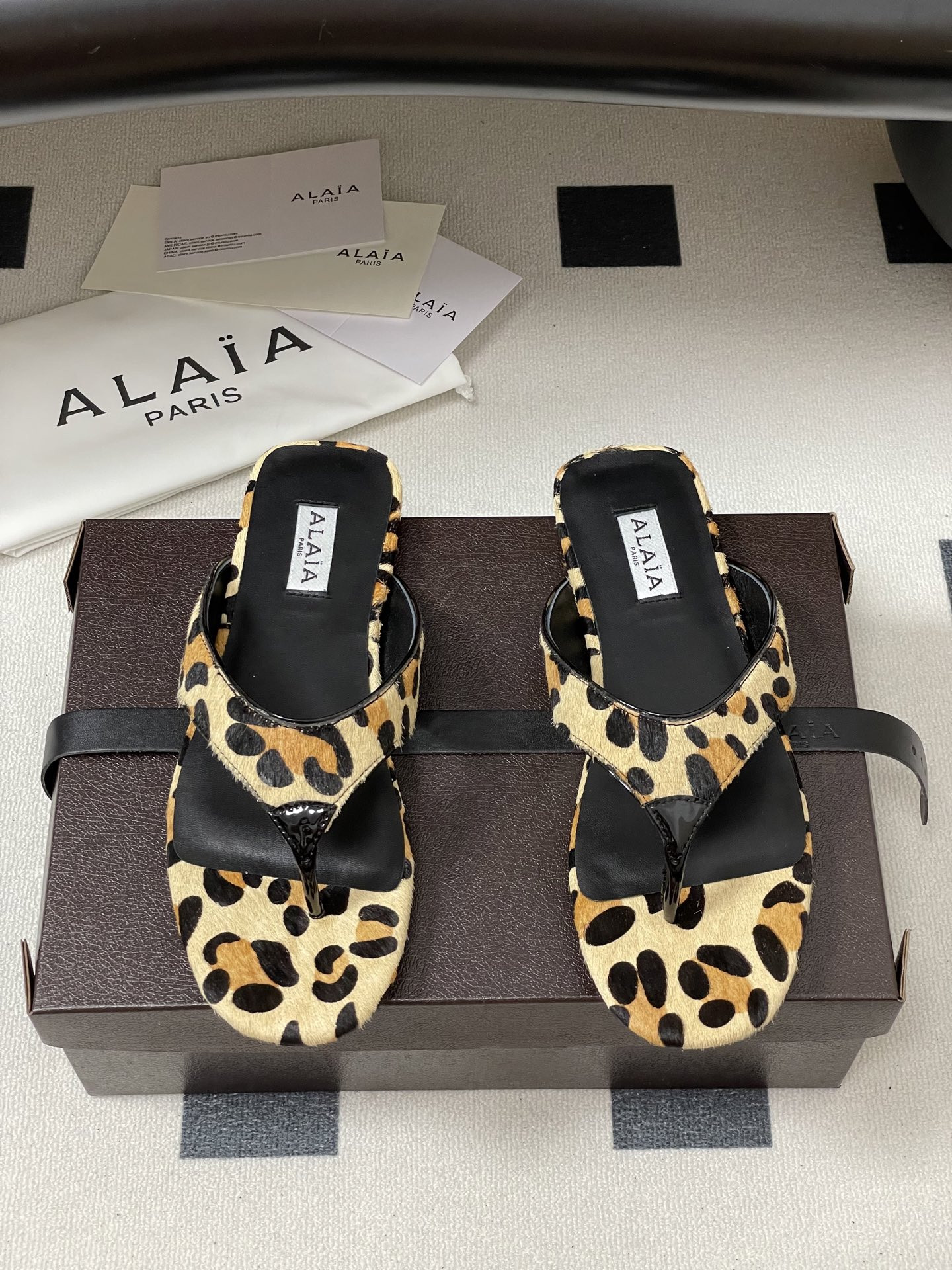 ua a1a1a triangle flat slides(cusT0mized size 7-10 days production time)