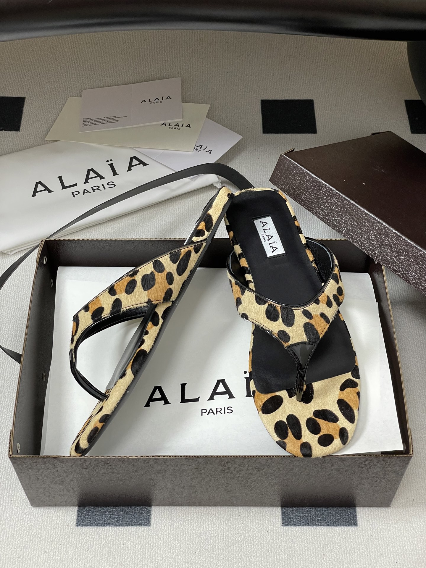 ua a1a1a triangle flat slides(cusT0mized size 7-10 days production time)