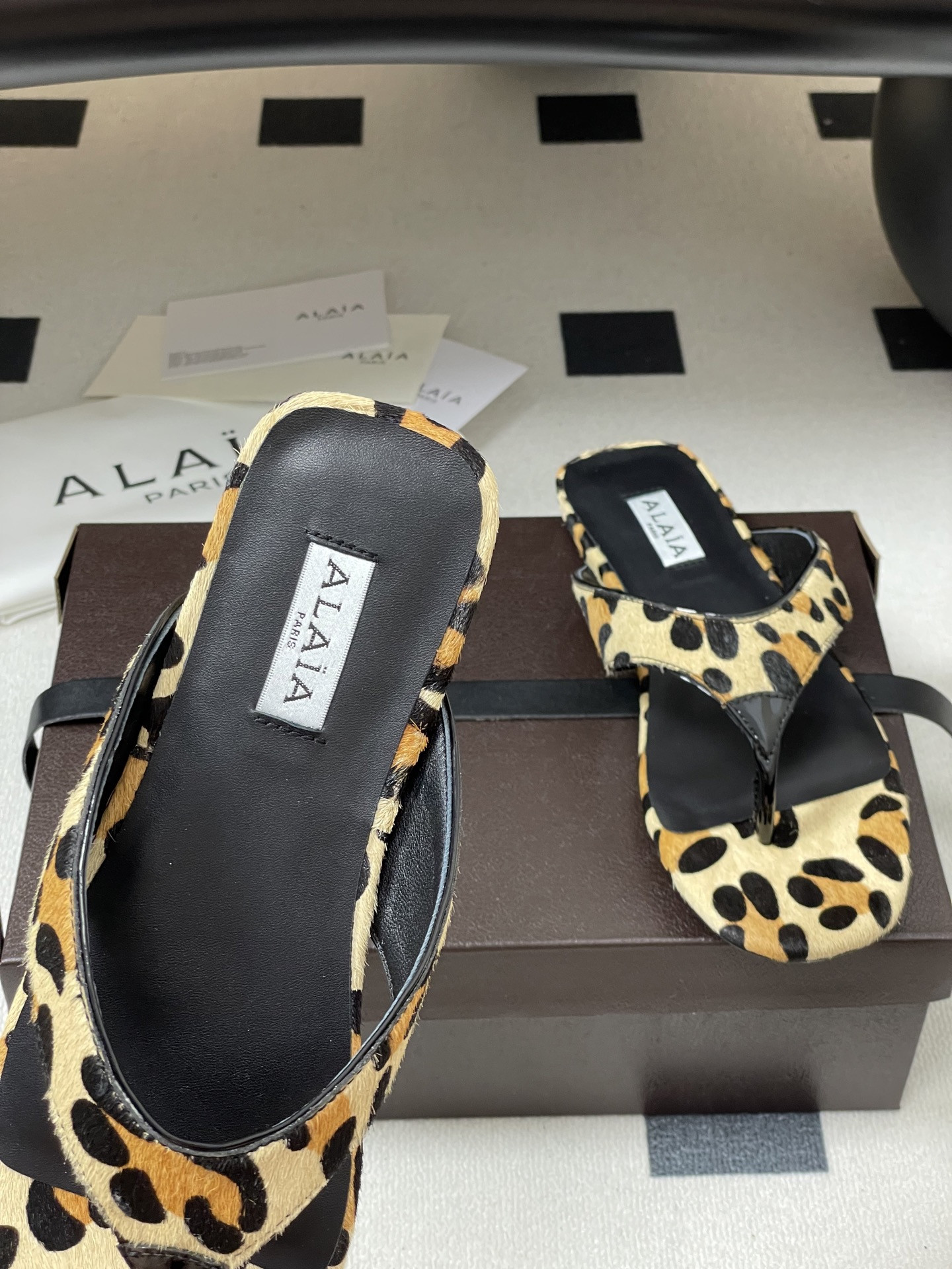 ua a1a1a triangle flat slides(cusT0mized size 7-10 days production time)